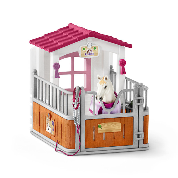 Horse stall w.lusitano mare